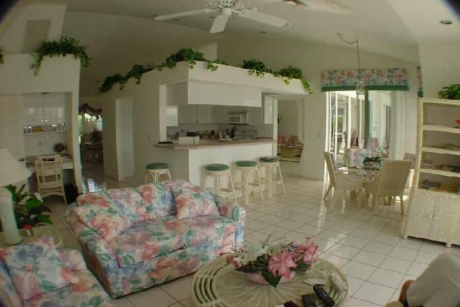 Muster Luxus Villa mit Pool&nbsp;Marco Island / Florida&nbsp;:&nbsp;&nbsp;Wohnzimmer mit Blick&nbsp;zum Essbereich
