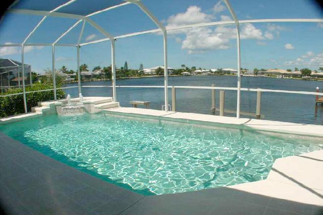 6 Zimmer Muster Villa&nbsp;Marco Island / Florida&nbsp;:&nbsp;&nbsp;Aussicht vom Pool&nbsp;